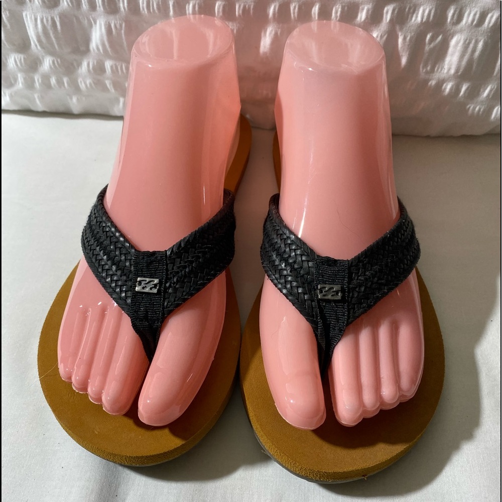 Billabong Woman Size 8 Flipflop. Black and Tan. Good Used Condition Worn Once